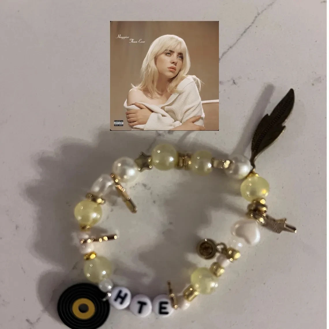 ألبوم بيلي إيليش "السعيد من الأبد" مستوحى من السوار