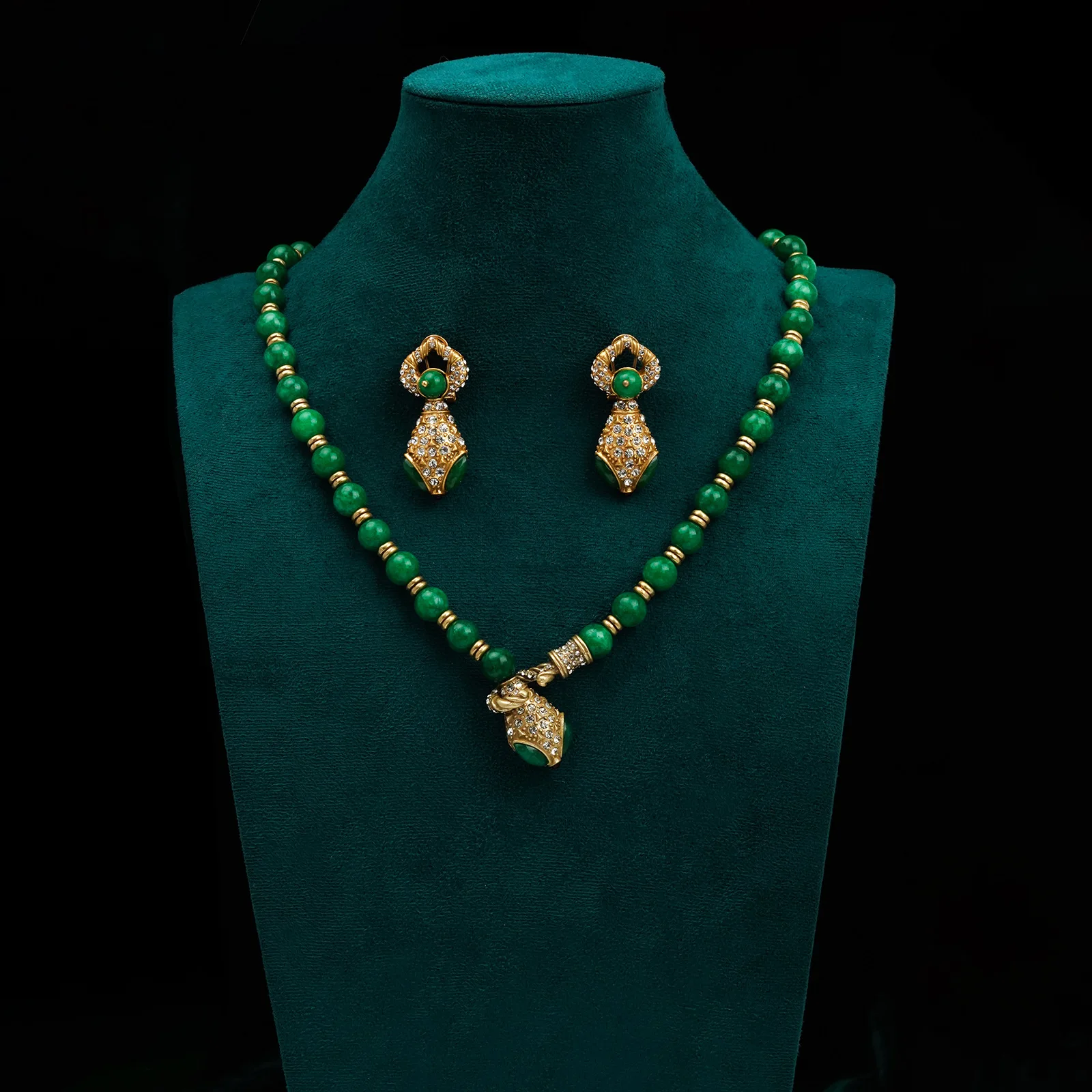 

Vintage 2PCS Snake Head Pendant Chain Green Beads Stone Necklace for Woman Wedding Luxury Designer Earring Accessories Gift Set