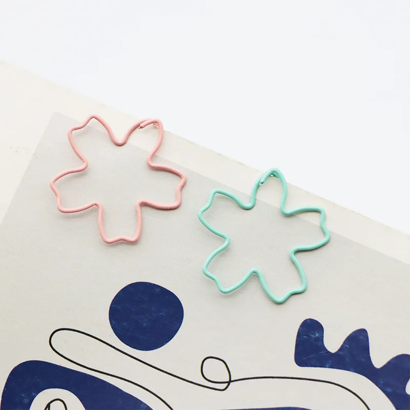 30 pz Metallo Macaron Colori Graffette Sakura Ago di Carta Segnalibro Memo Clip di Metallo Cancelleria Fiori di Ciliegio Pinze