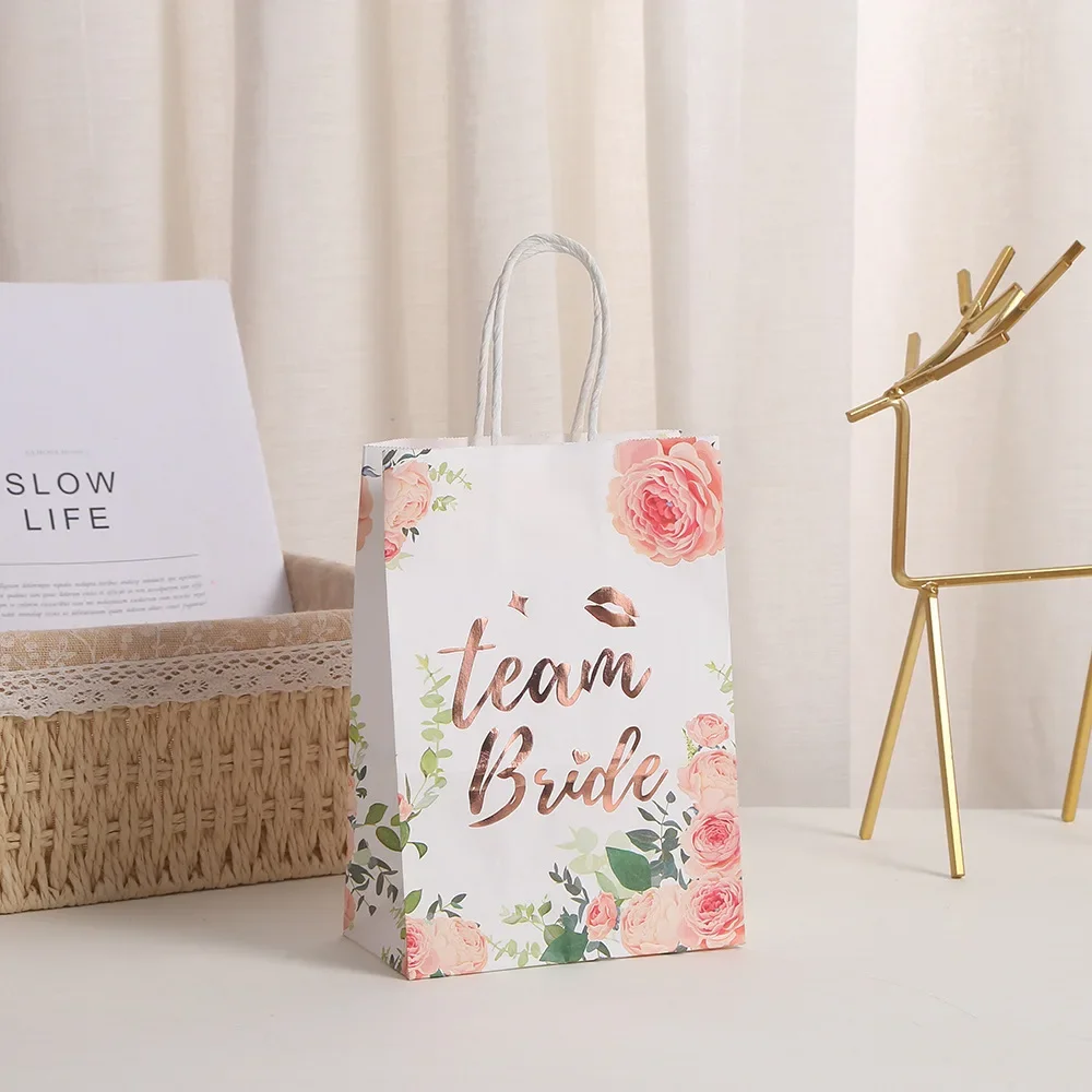 Bolsa de papel Kraft con estampado Floral para decoración de despedida de soltera, bolsa de regalo para novia, equipo bronceador, 6 piezas