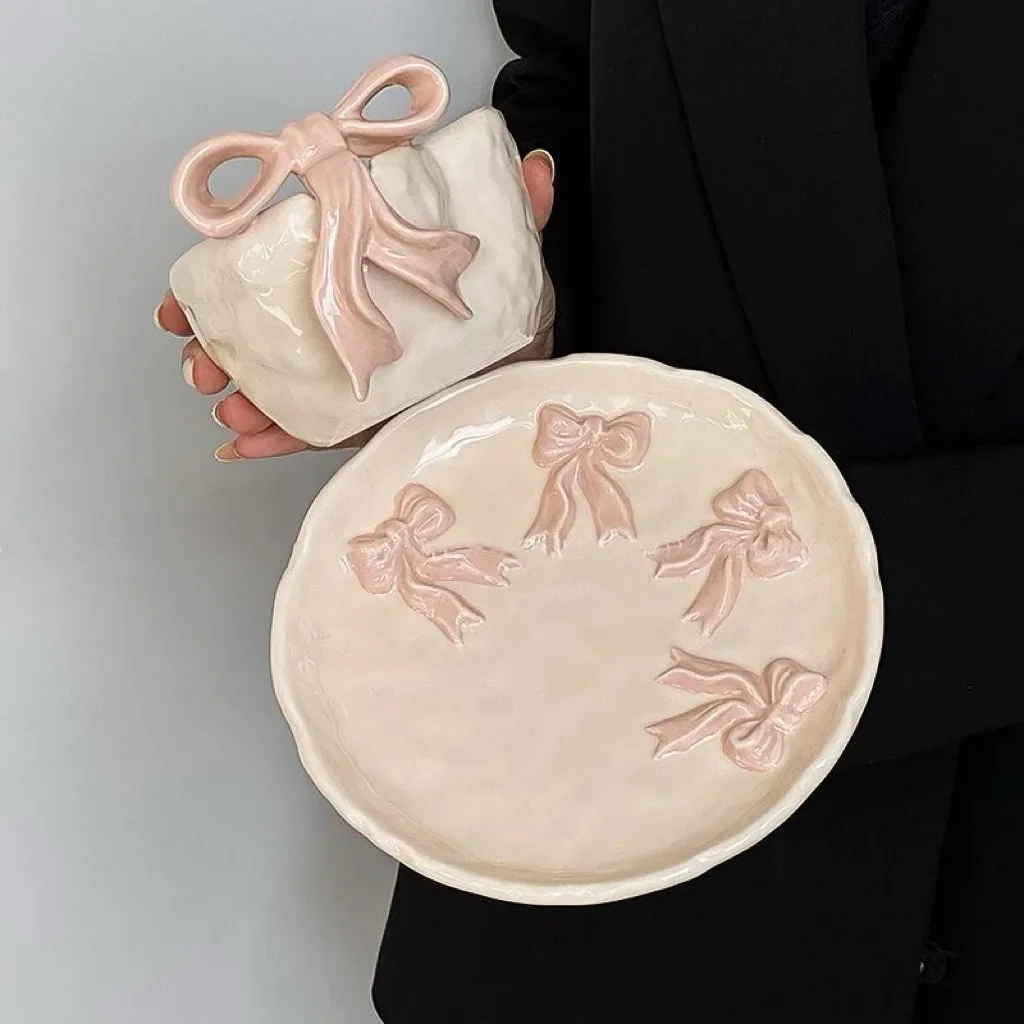 Ceramic ins Embossed Plate High-value Dinner Plate Exquisite Dessert Dessert Light Luxury Bow Plate Three-dimensional