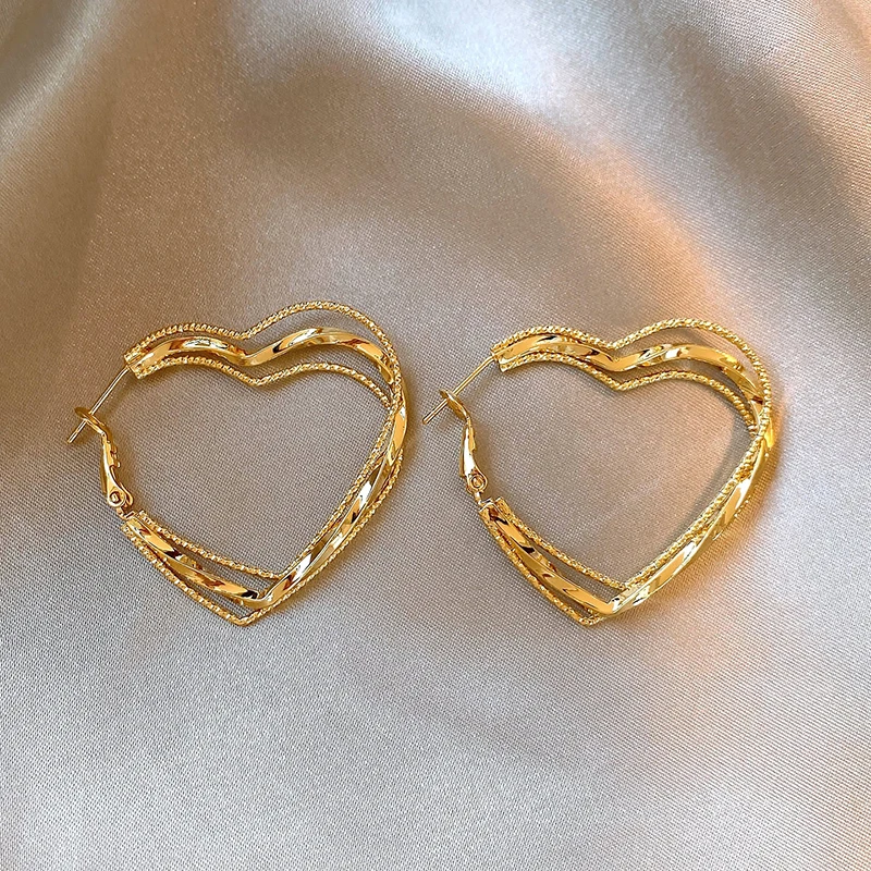 Dreischichtige Metall-Herzform-Ohrringe in Goldfarbe für Damen, 2025 Neuer Trendschmuck, Weihnachtliche Süße Ohr-Accessoires – Detail 7