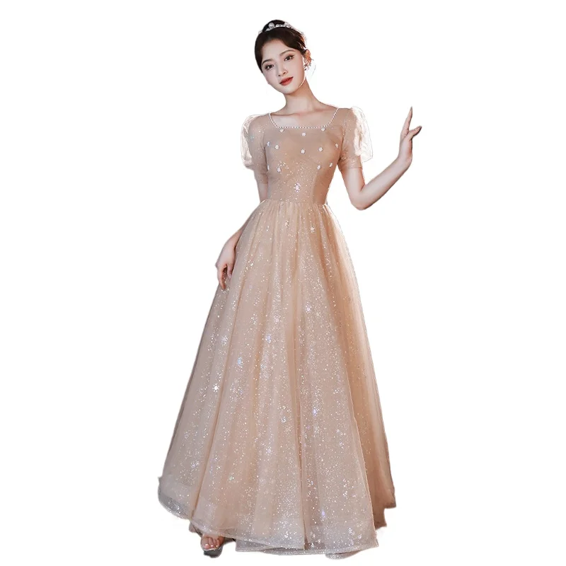 

Длинное вечернее платье для выпускного вечера с квадратным вырезом, блестящей спинкой, шнуровкой и короткими рукавами, цвета шампань.