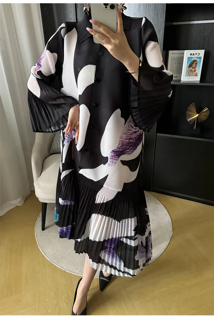 Miyake Plissierter Cardigan mit Knopfleiste, Frühjahr 2024, Neues Damenkleid mit Print, Revers und Blütenknospenärmeln, Sommerliches Damenkleid in Mittellänge – Detail 13