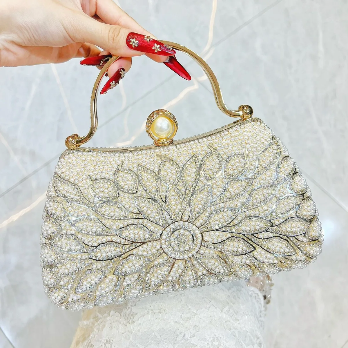 

Luxury Elegant Women Evening Bag Fashion Pearl Flower Decorated Rhinestone Clutch Crossbody Bag for Party Dinner Dress Handbag