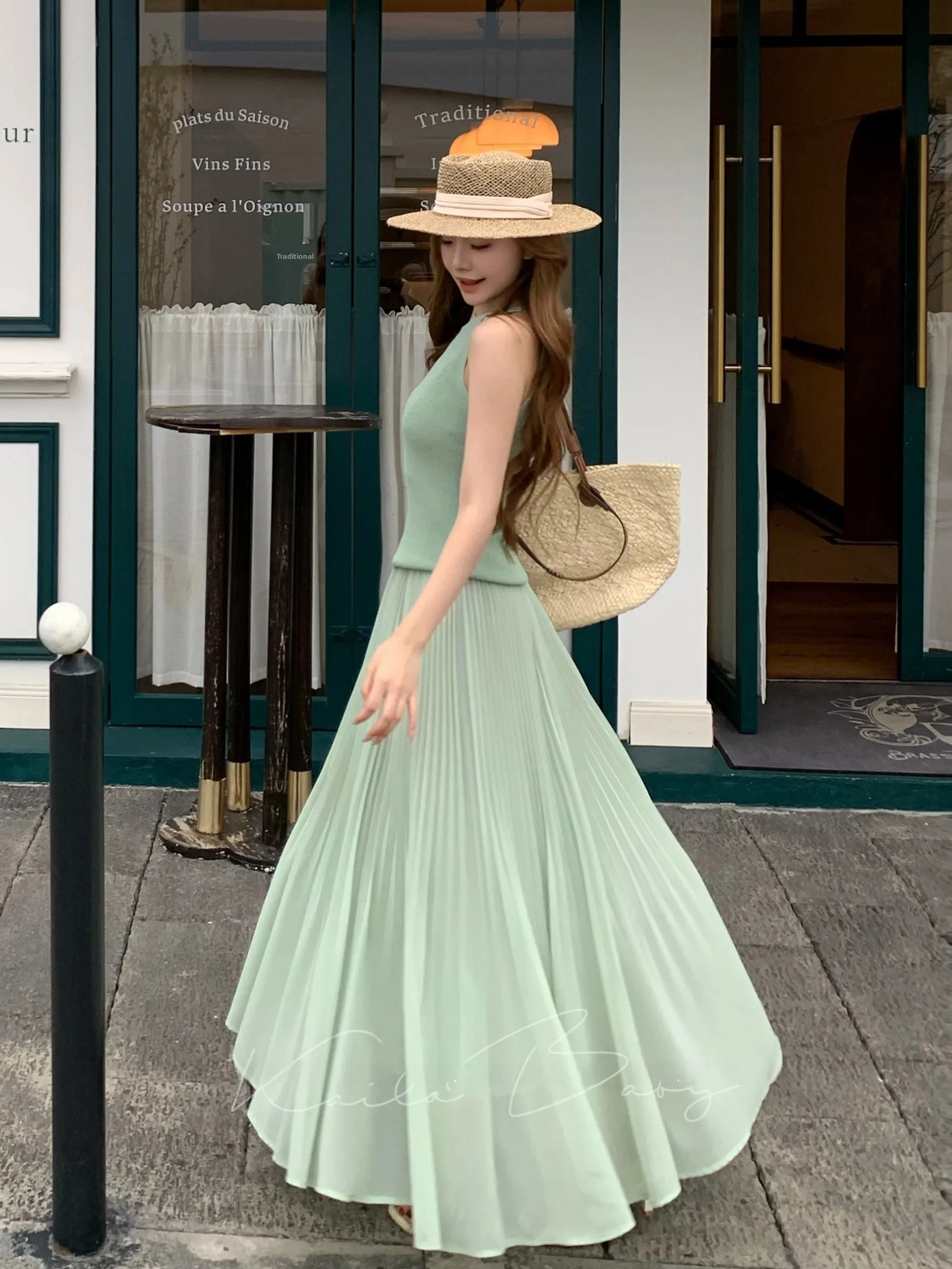 

Mint Flavored Knitted Vest High Waist Skirt Two Piece Set Slimming Anti-Aging Pleated Skirt Hanging Neck Knitted Vest