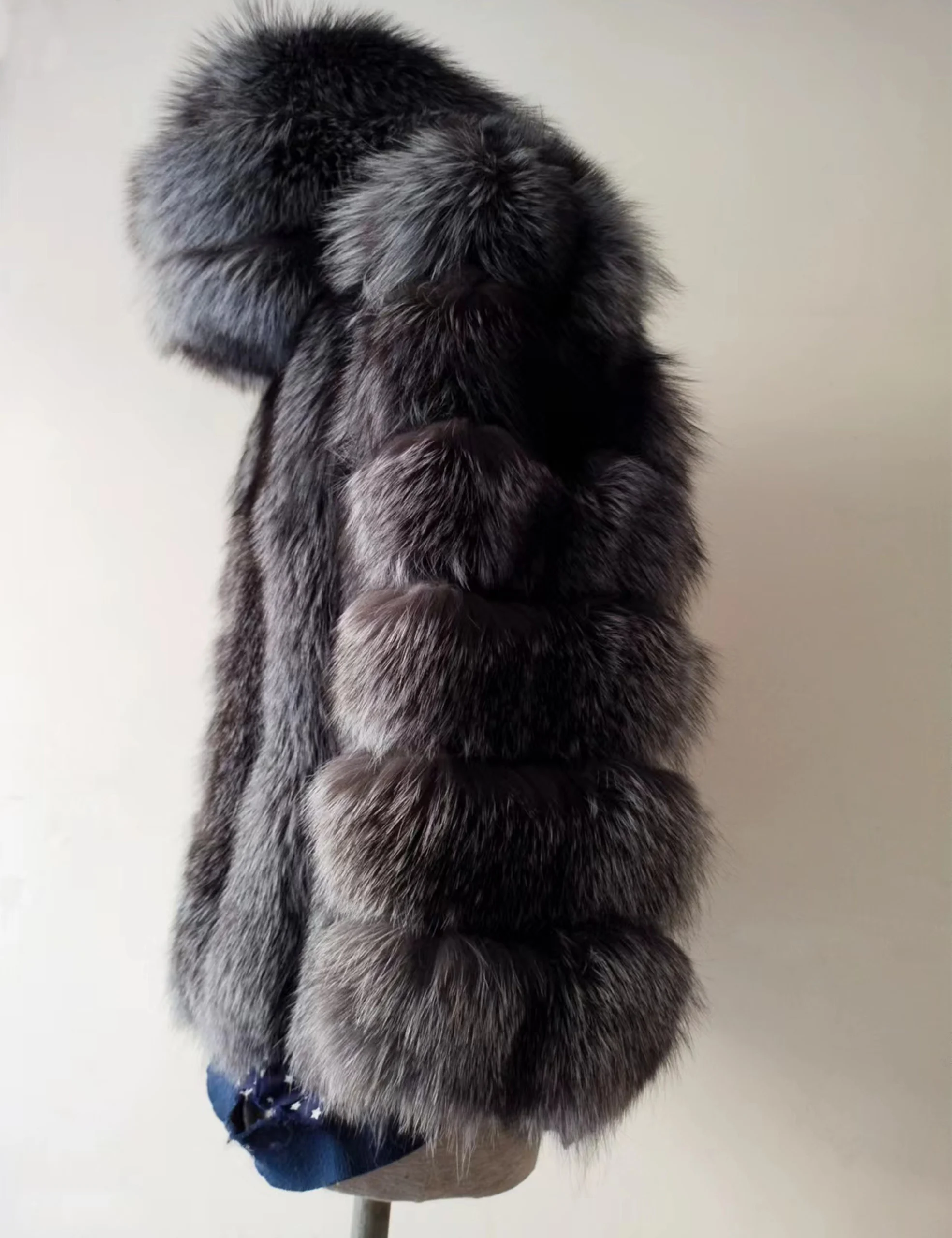 ขนสุนัขจิ้งจอกจริงผู้หญิงฤดูหนาวบาร์แนวตั้งธรรมชาติ Silver Fox แจ็คเก็ตใหม่แฟชั่น Hooded Overcoat Furry Plus ขนาดฟรีไปรษณีย์