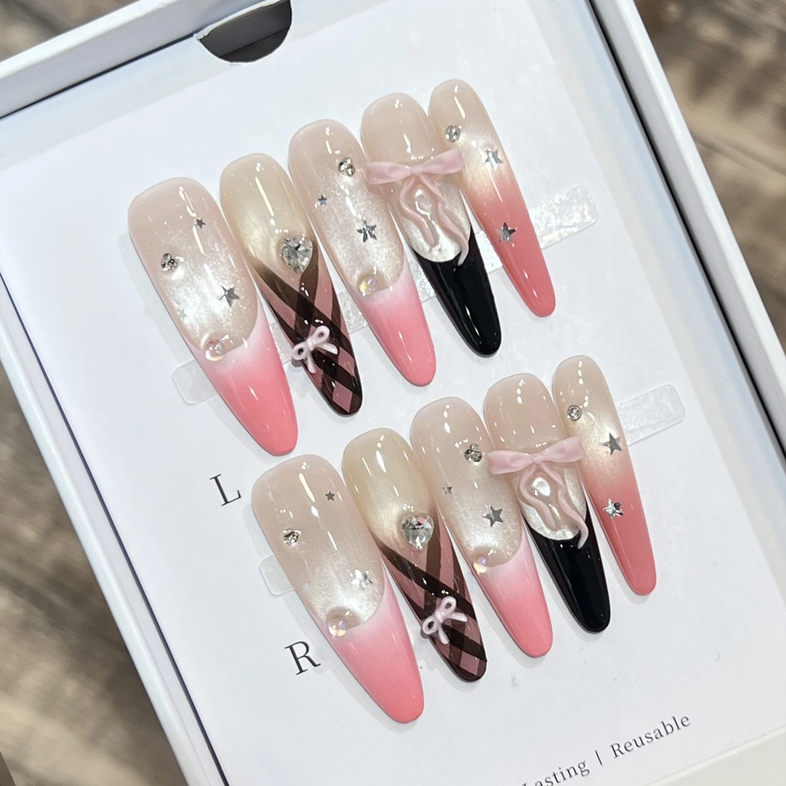10 Stück französische Katzenaugen-Nägel, magische Mädchen-Schleife, kariertes Design, handgefertigte künstliche Nägel mit glitzerndem rosa mattem Finish für Party