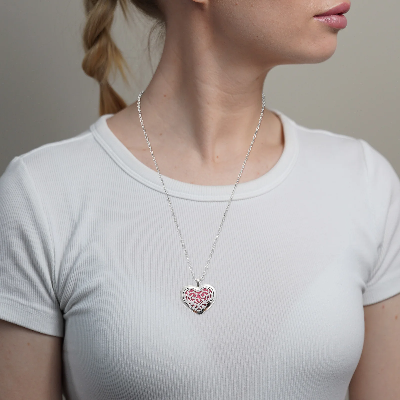 

1Set Stainless Steel Heart-Shaped Aromatherapy Necklace Essential Oil Diffuser Pendant Stylish Aroma Jewelry for Women