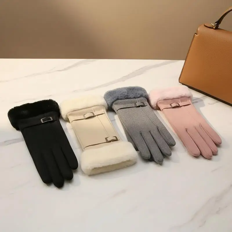 Die warmen Winterhandschuhe für Damen sind winddicht und kältebeständig, haben ein dickes Futter aus Kunstfell und sind als Touchscreen-Handschuhe geeignet. – Detail 7