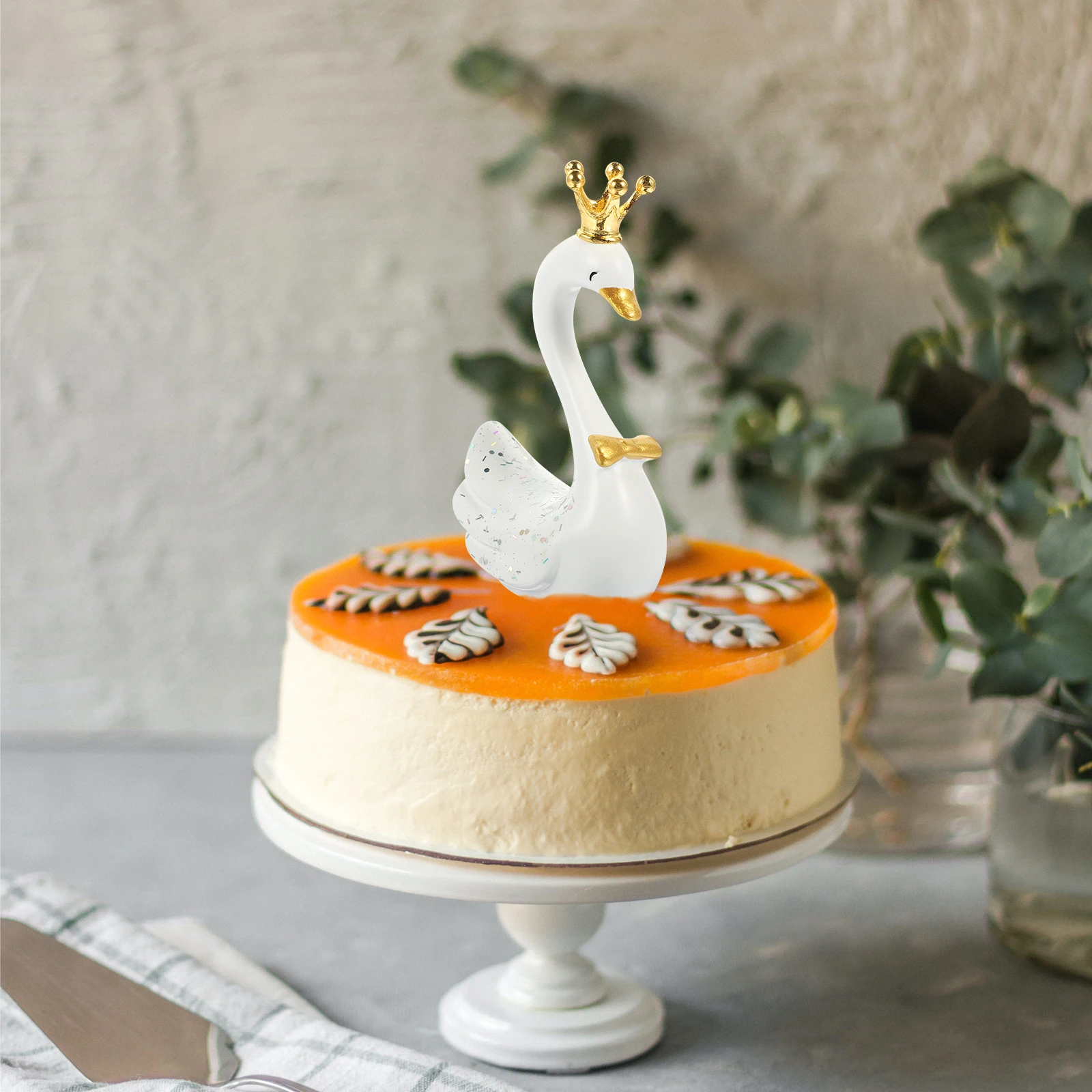 

2pcs Crown Swan Jewelry Premium Resin Decoration Birthday Wedding Cake Cupcake Toppers White Favors Mini Animal