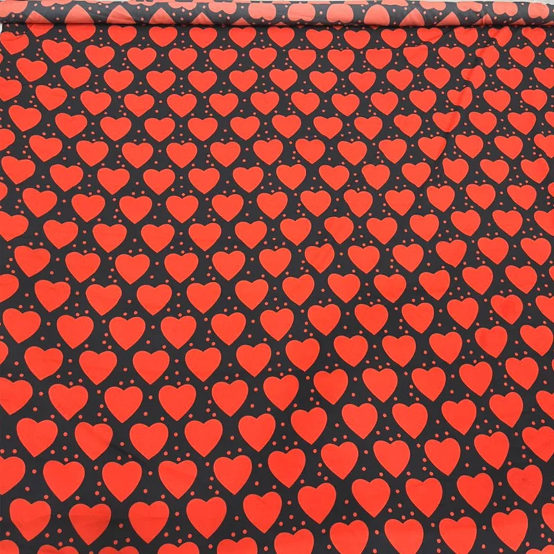 Fondo negro corazón rojo impreso imitar doble tela crepé Para vestido/blusa Telas Para Costura Tissus Material de costura DIY