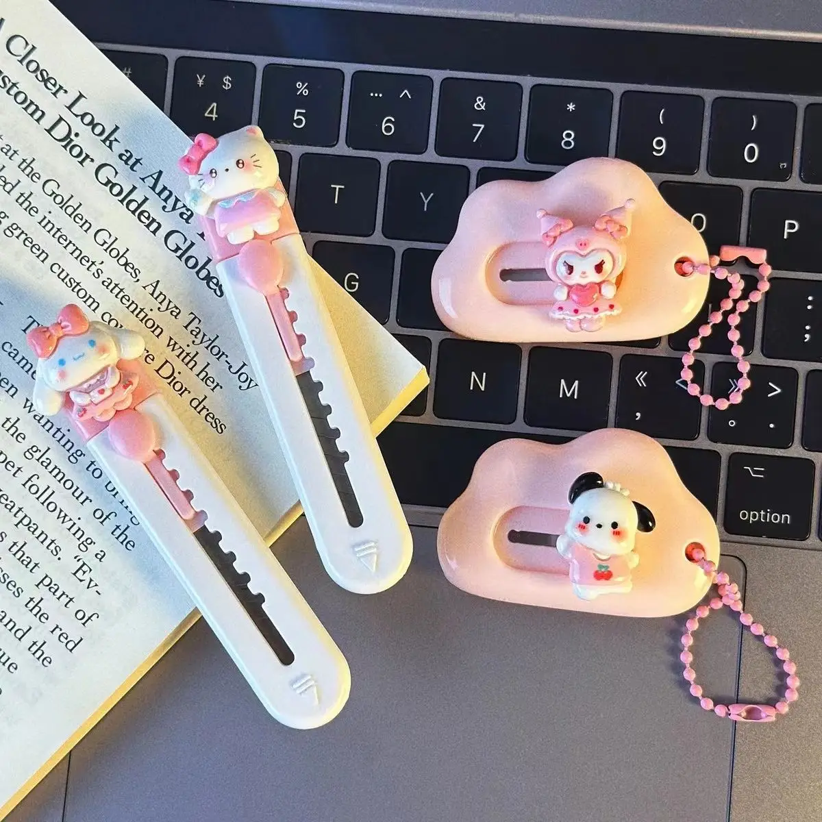 

Hello Kitty Cutter knife Cute and portable household paper cutting knife