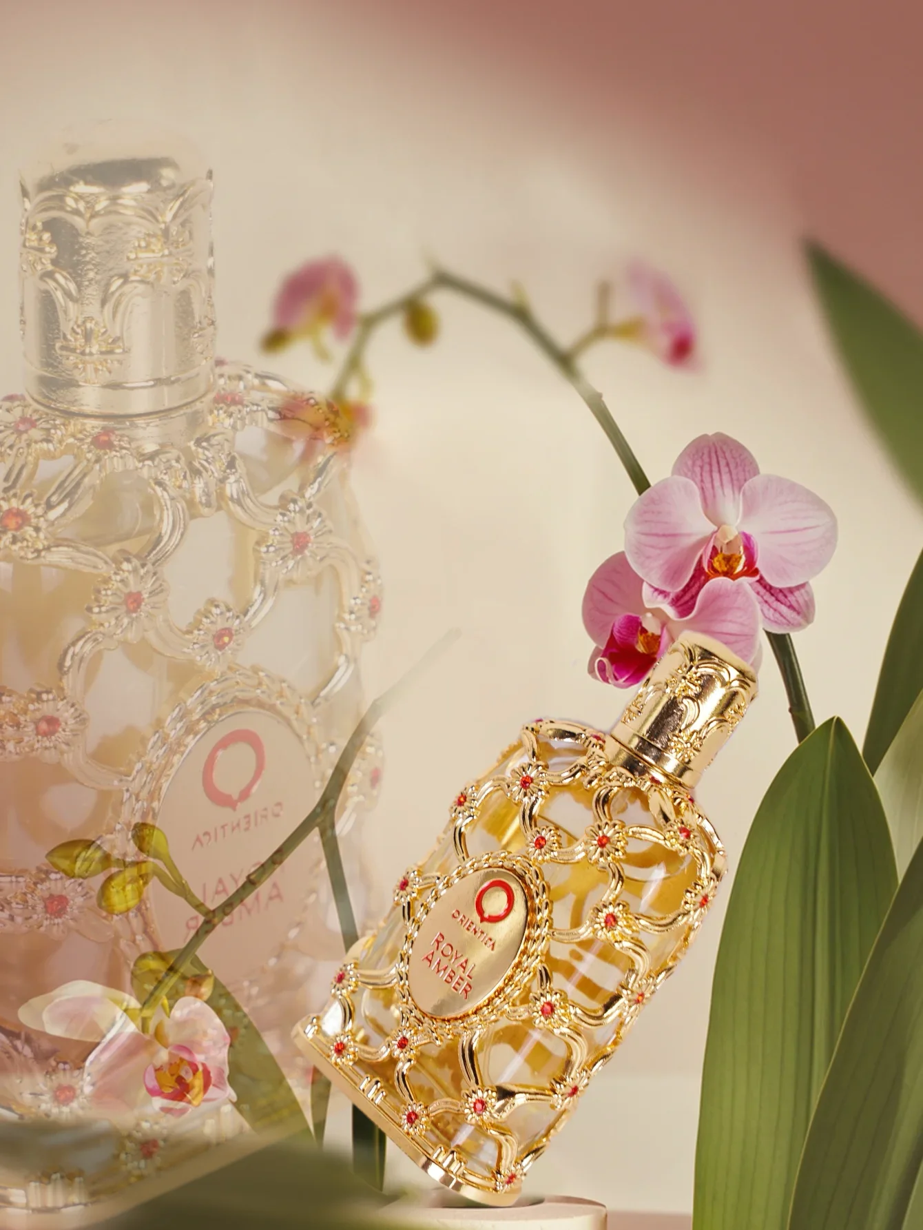 أورينتيكا رويال آمبر أو دو برفوم 80 مل / 2.7 أونصة |   عطر فاخر للجنسين |    زجاجة هدية عطر فانيليا وودي من العنبر