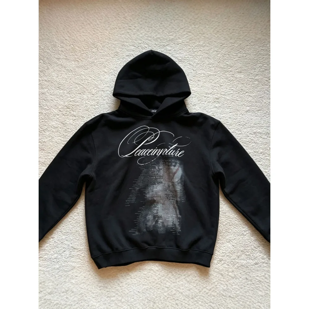 New street trend hooded sweater in autumn and winter retro tattooed letters broken portrait printed hoodies for men and women.