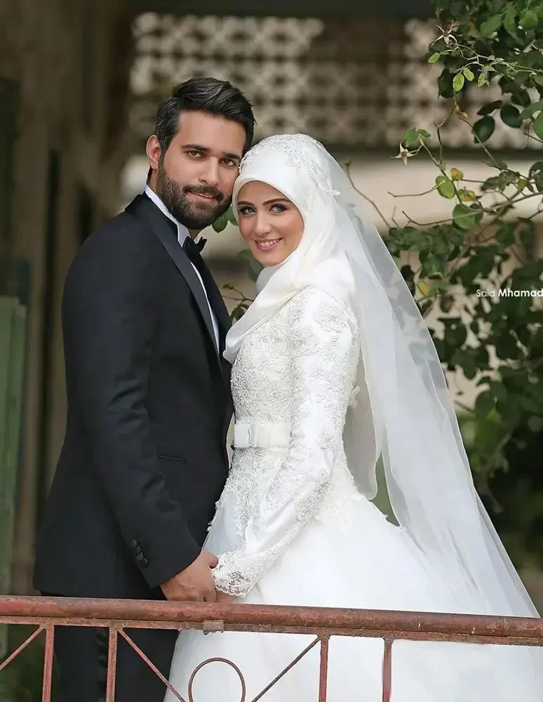 

Customized Custom Made Arabic High Neck Long Sleeve Muslim Wedding Dresses Islamic Bridal Gowns