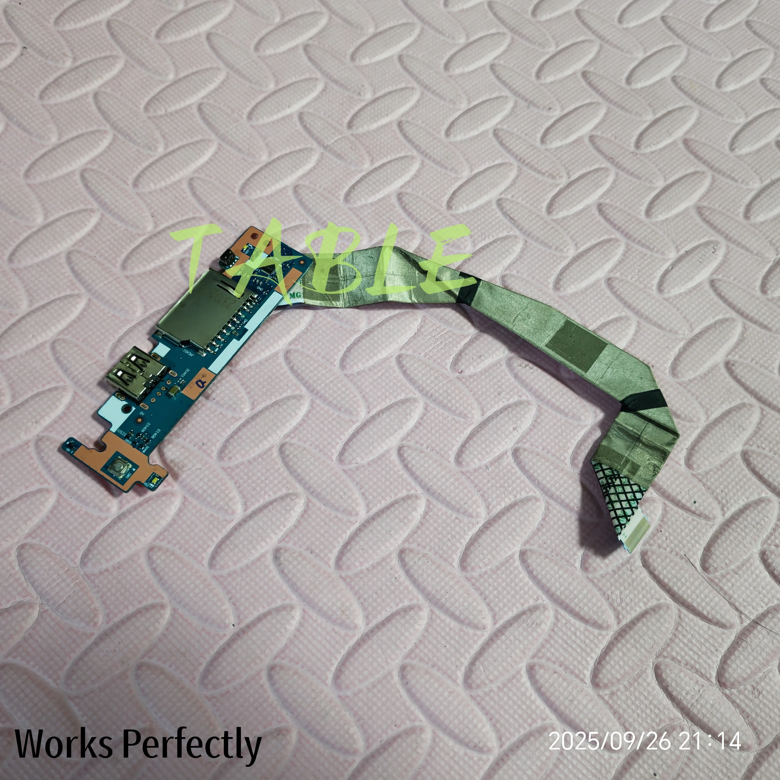 純正 Lenovo IdeaPad 3 15ABA7 ラップトップ USB 電源ボタン SD カードリーダーボード W ケーブル NS-E052