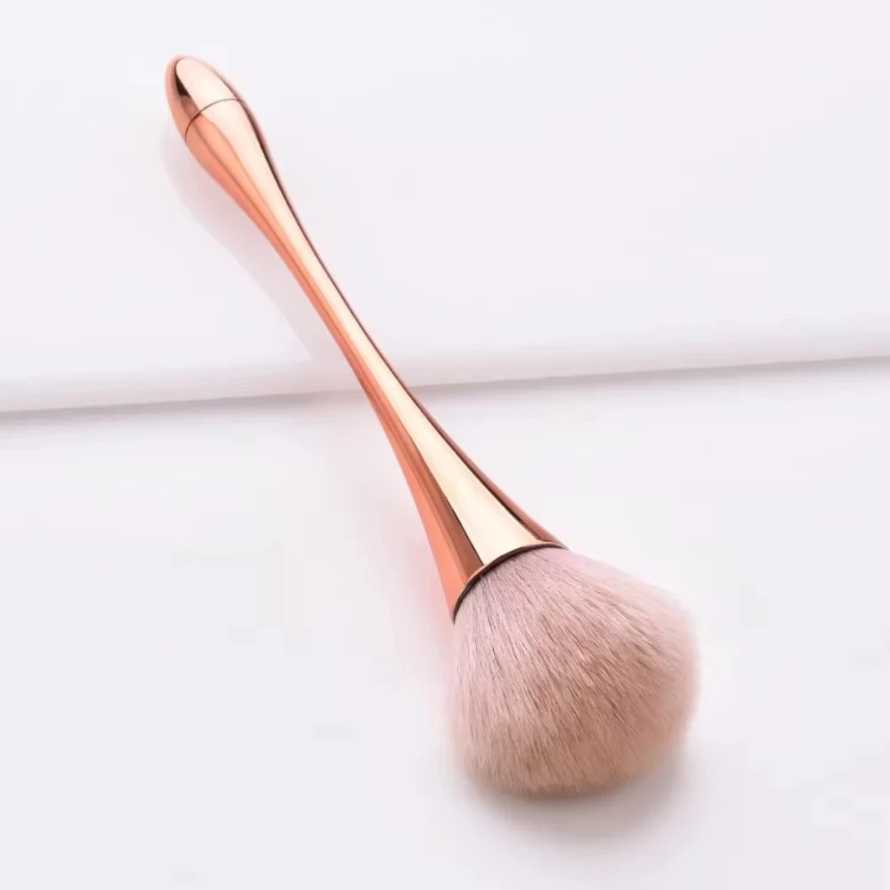 A Soft And Fluffy Brush Suitable For Applying Blush And Setting Powder, Also Can Be Used As A Nail Cleaning Brush.
