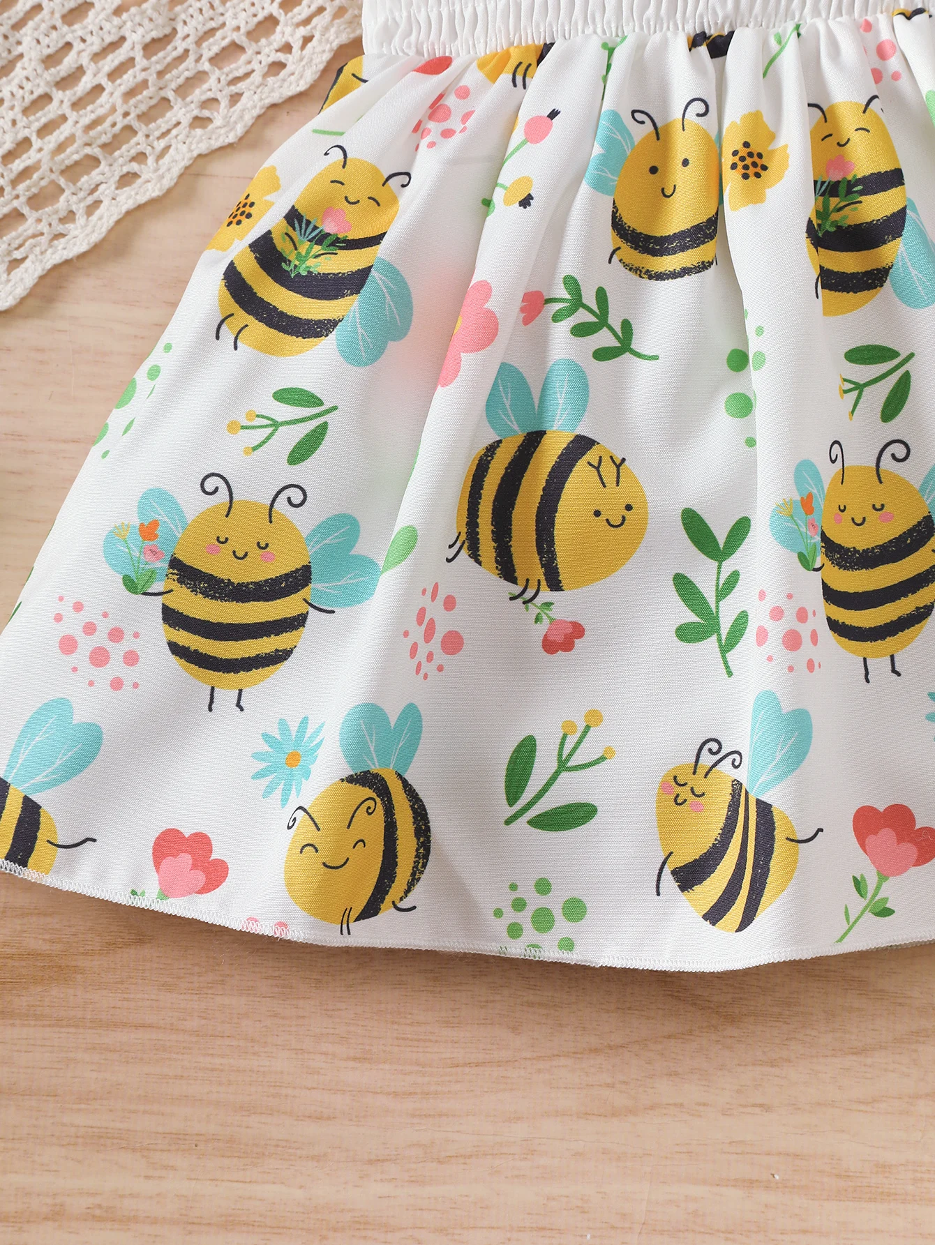 Baby-Mädchen-Kleid mit Cartoon-Bienen-Print, Trägerkleid + Hut, 2-teiliges Set, 0-3 Jahre, süßes Baby-Mädchen-Sommerkleid-Set, Babykleidung – Detail 5