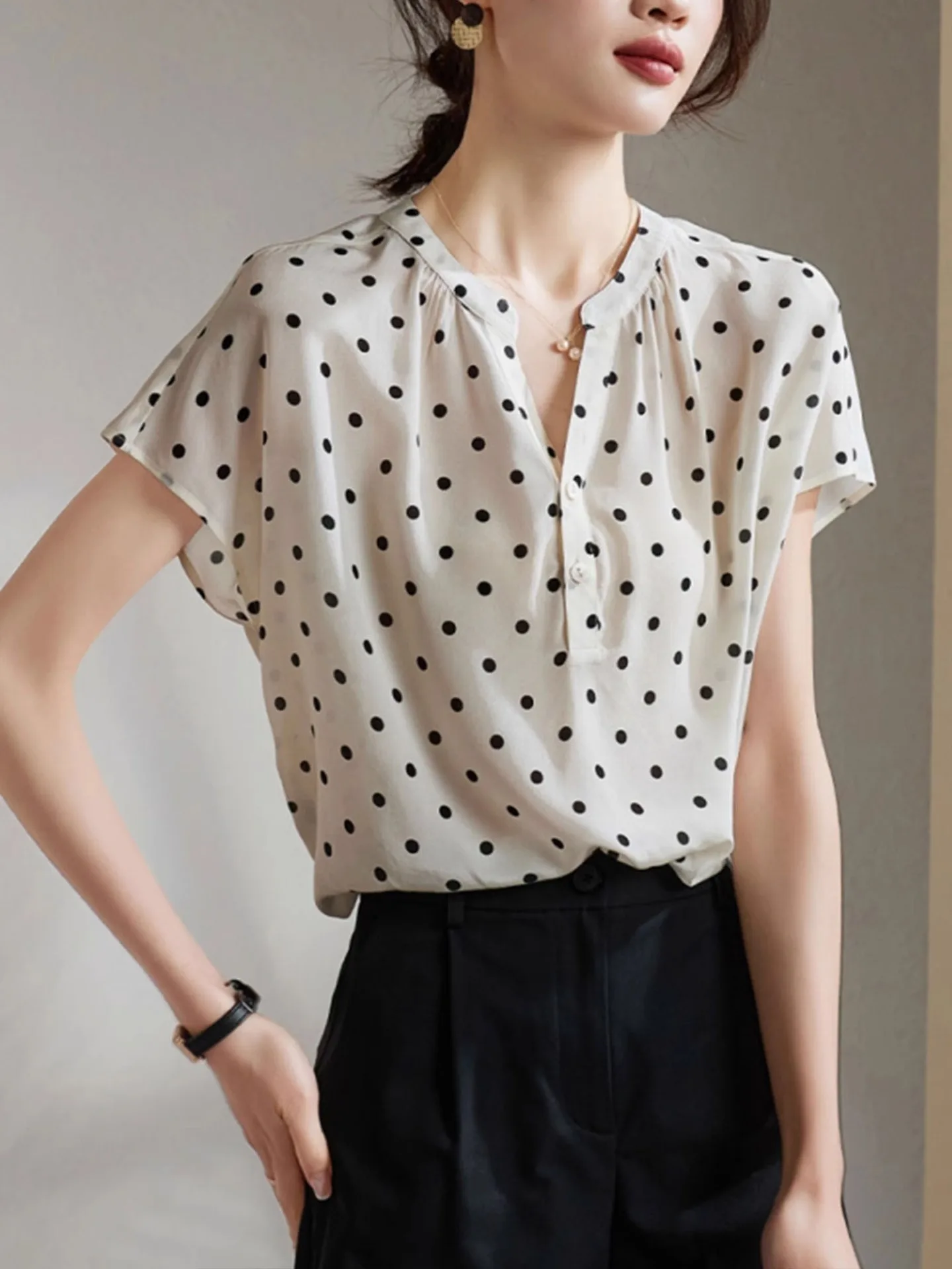 

Ele Polka Dot ort Sve irt Women's Unique Faionable Top Commute Sle Korean Version Straight Cut Button Detail