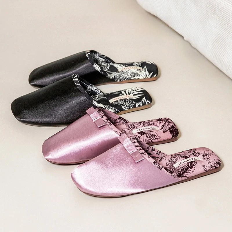 الفاخرة الحرير طباعة تصميم النعال المسطحة النساء الحلو فراشة عقدة الديكور النعال الحديثة مريحة أنيقة النعال المنزل