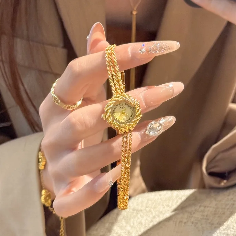 Retro Golden Women Watch Fashion Exquisite Ladies Quartz Watch Elegant Bracelet Watch for Daily Wear, Party Decorative Wrist