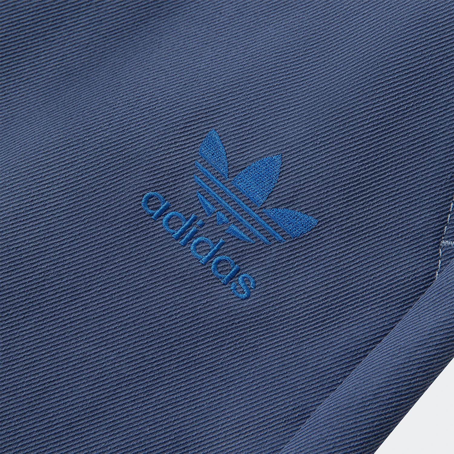 بنطال رياضي فضفاض واسع الساق للرجال من Adidas أصلي CS PANT M IY5377