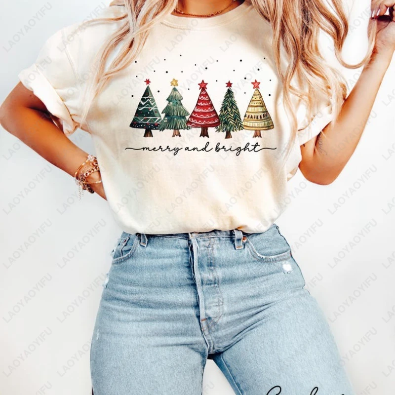 Kaos Natal Merry and Bright Trees Wanita Pria Liburan Tahun Baru Xmas Chic Musim Dingin Kaos Katun Berkualitas Tinggi Lengan Pendek Hadiah