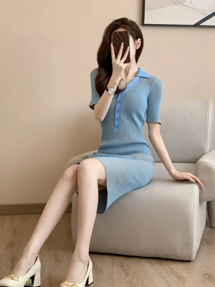 CHUJIE الأزرق الخامس الرقبة فستان حريري الجليد التخسيس التفاف فستان بسط Bodycon الصيف فستان كاجوال SS25 مع جيوب