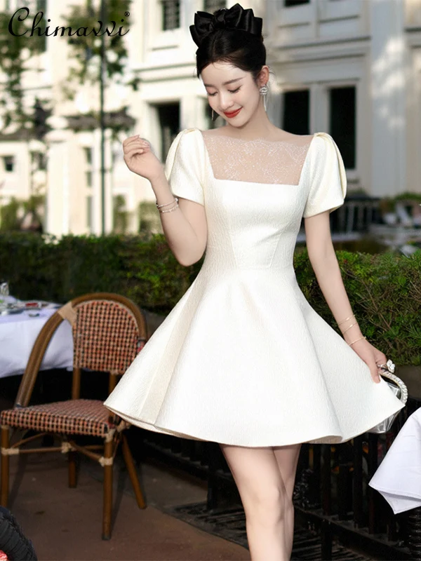 

Белое вечернее платье французского темперамента, светское белое вечернее платье, кружевное, с круглым вырезом, с объемными рукавами, с высокой талией, тонкое короткое платье трапециевидной формы для женщин