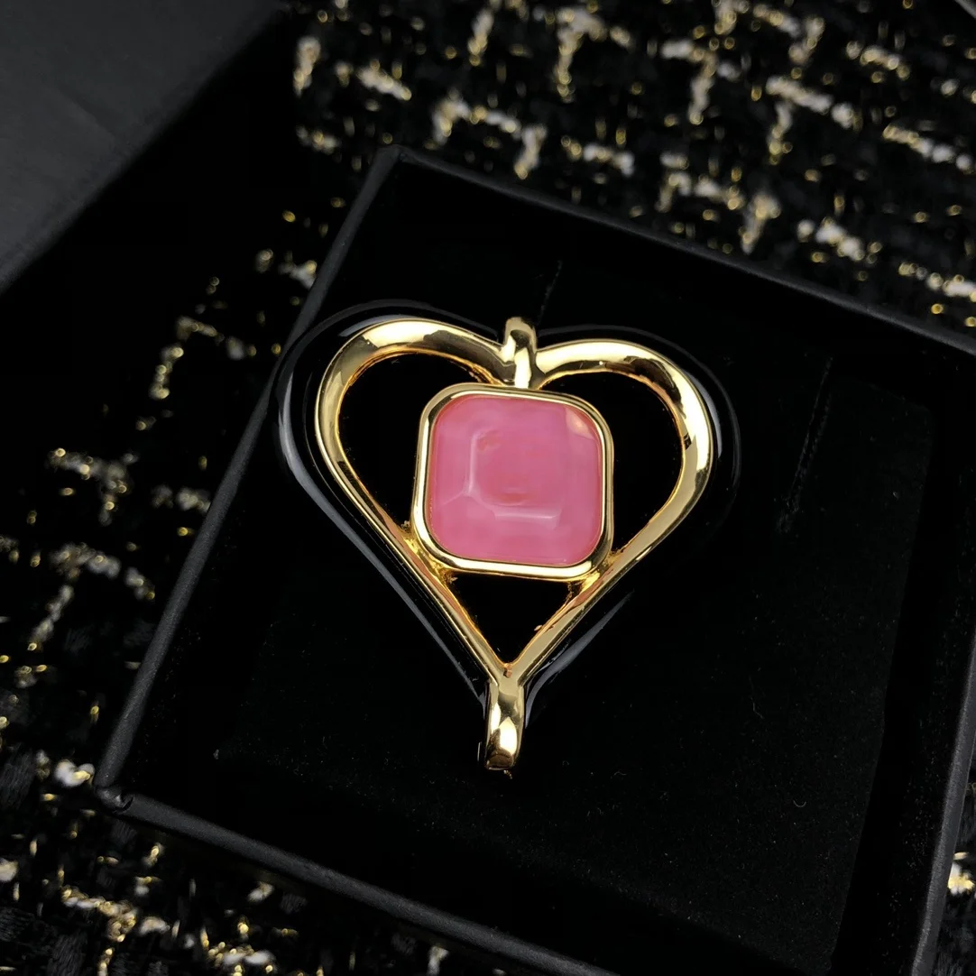 

Heart love pink resin new fashion exquisite brooch