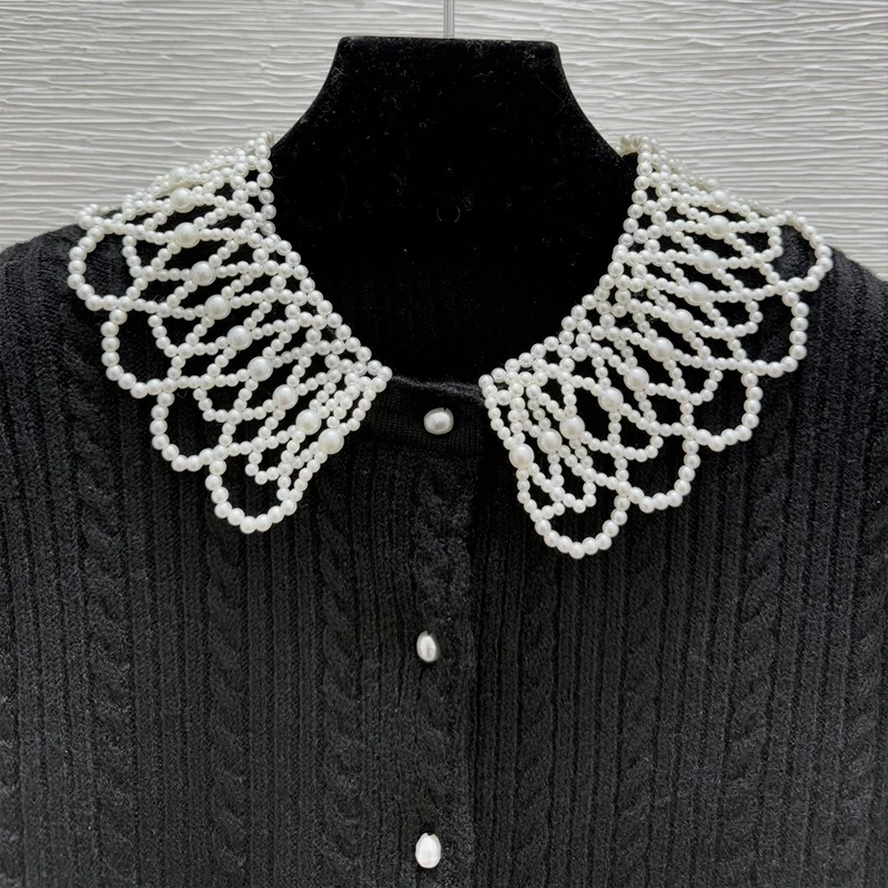 سترة نسائية ذات ياقة مطرزة عالية الجودة بأزرار لؤلؤية - سترة صوفية أنيقة وأنيقة باللون الأسود 251004247