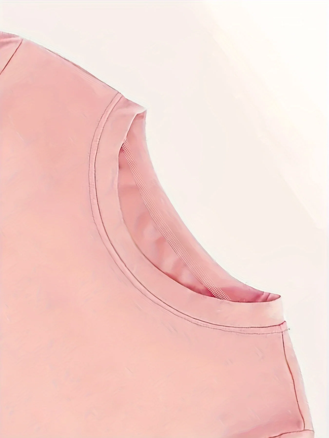 Damska koszulka z okrągłym dekoltem w dużych rozmiarach, z motywem „Jestem mamą, babcią, prababcią”.