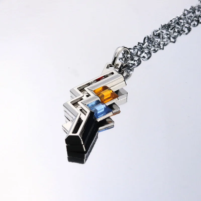 

Game Periphery Necklace Exquisite Luxurious Inlay Crystal Metal Pendant Gamer Collection Jewelry for Boyfriend Birthday Gift