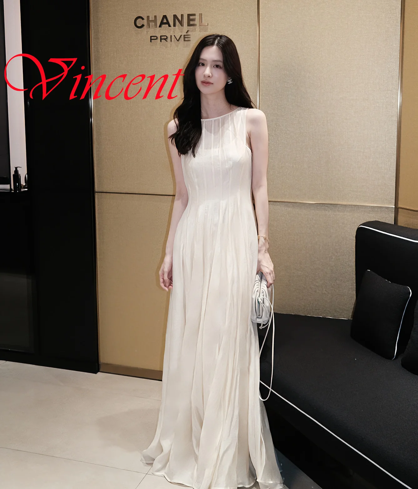 

Customized White Classic Simple Evening Dress Bespoke Occasion Gowns Chiffon Chapel Train Sleeveless Crew Neck Simple