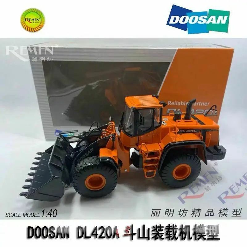 Doosan DL420A Wheel Loader 1/40 Scale DieCast Model New in Original Box