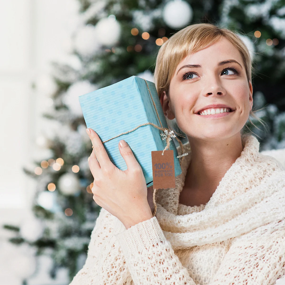 1 set di etichette appese in carta kraft marrone fatte a mano con cordino di spago, etichette robuste per etichette dei prezzi di bomboniere regalo di Natale