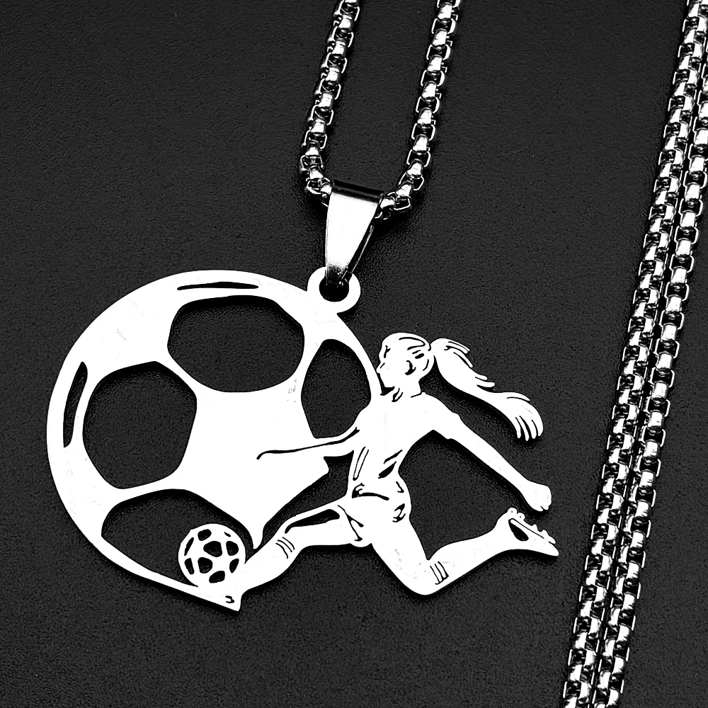 Fußballspieler-Schmuck: Edelstahl-Halskette in Silberfarbe mit Fußball-Motiv für Damen und Herren, Hip-Hop-Schmuck, Geschenkidee – Detail 5