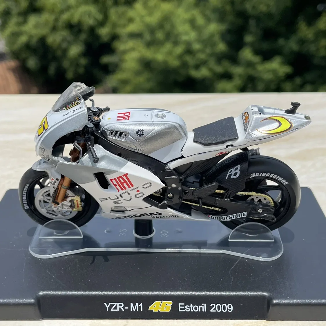 1:18 Scale Diecast Alloy YZR-M1 46 Estoril 2009 Motorcycle Toys Cars Model Classic Adult Collection Souvenir Gift Static Display