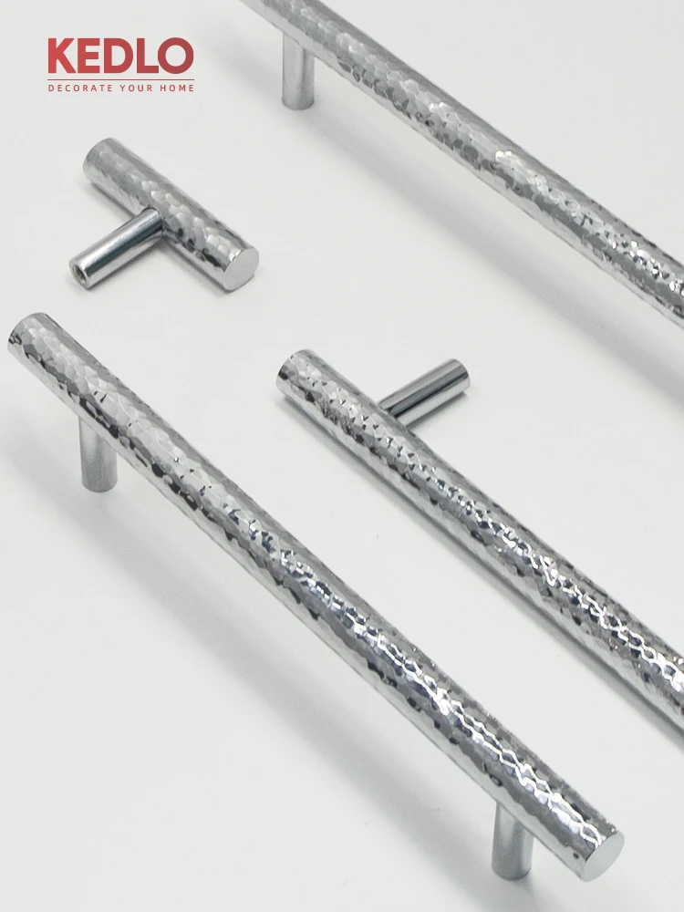 KEDLO Moderner Luxusgriff mit Hammermuster für Küchenschränke, glänzendes Chrom-Silber, langer Griff für Schranktüren und Schubladen, T-Griff – Detail 8