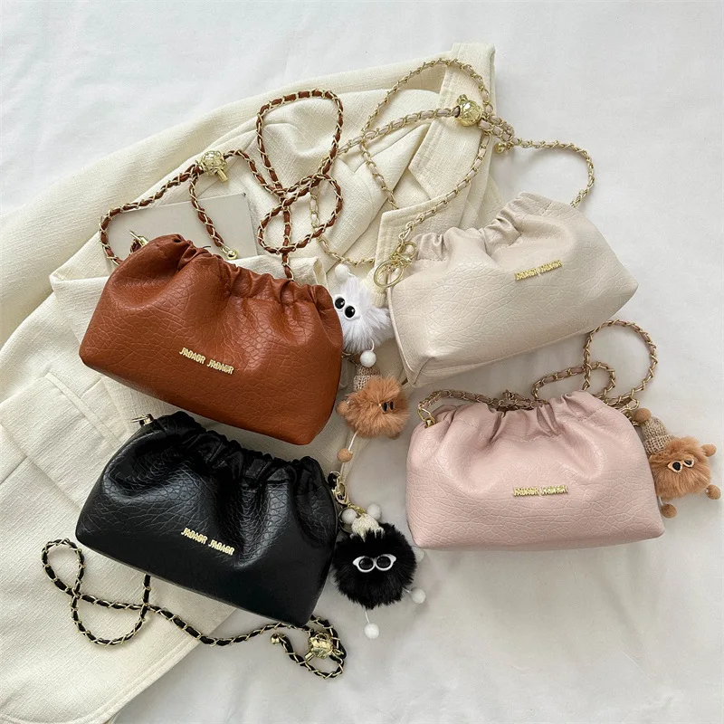 

2023 Новая однотонная женская сумка-хобо, кошелек через плечо с цепочным ремешком, минималистичная сумка-ведро, чрезвычайно универсальный и шикарный ​