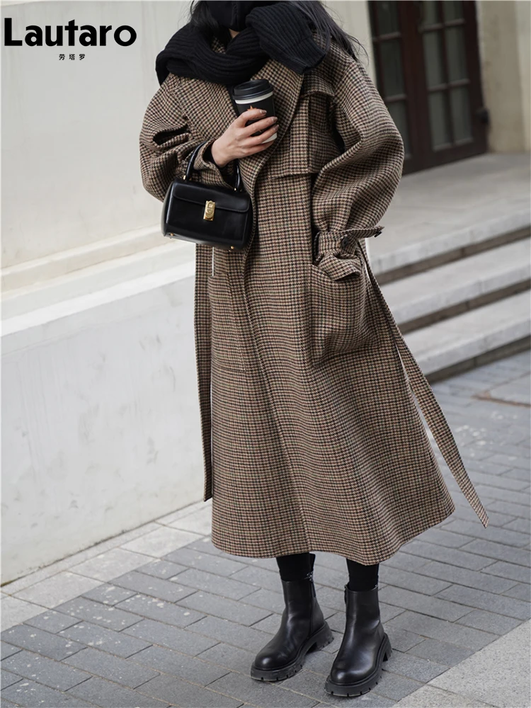 Lautaro Autumn Winter Long Loose Stylish Warm Plaid Wool Blends Coat Women Sashes Luxury Designer Runway European Fashion 2023