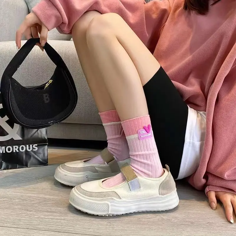 1/4 Paar Damen-Socken mit herzförmigem Logo, mittlere Röhre, Frühling und Sommer, dünn, atmungsaktiv, modisch, Dopaminfarben, lässige Socken – Detail 4