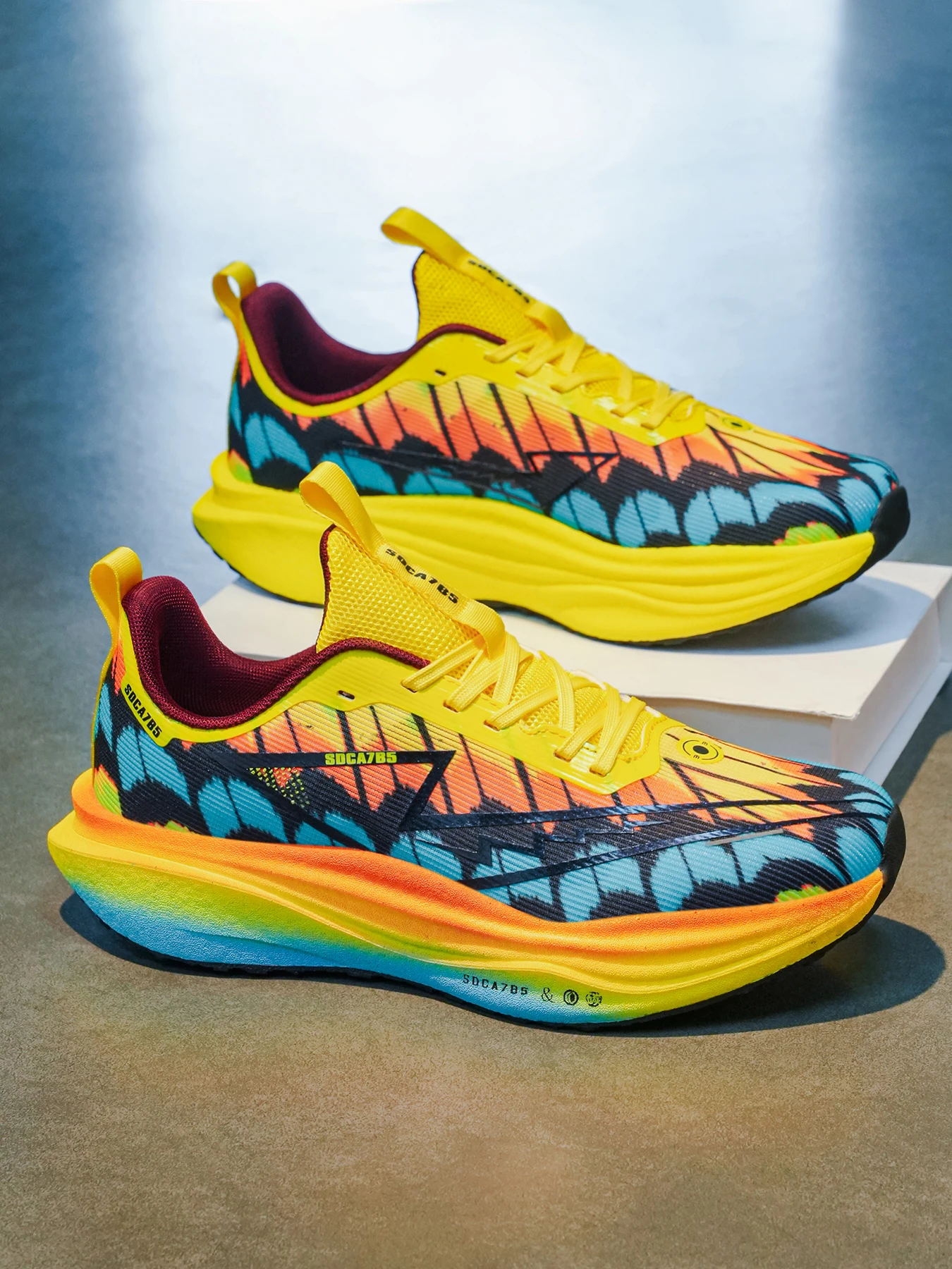 Running Shoes Men Women Breathable Cushioned Sneakers Geometric Pattern Lightweight Sports Trainers Jogging Walking Gym Training