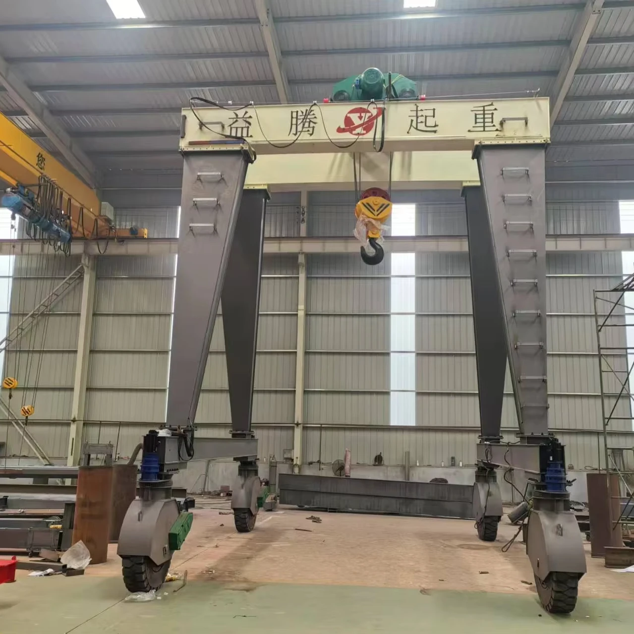 Electric Tire Crane Hoist Lifting Mechanism With 20 Ton Loading Capacity Outdoor Use Gantry Crane Construction Including Motor