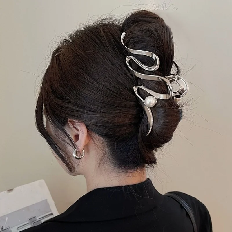 1PC Niszowa spinka do włosów w zimnym stylu dla kobiet, tył głowy, klips Shark Clip Ins Nowa wysokiej klasy spinka do włosów duża