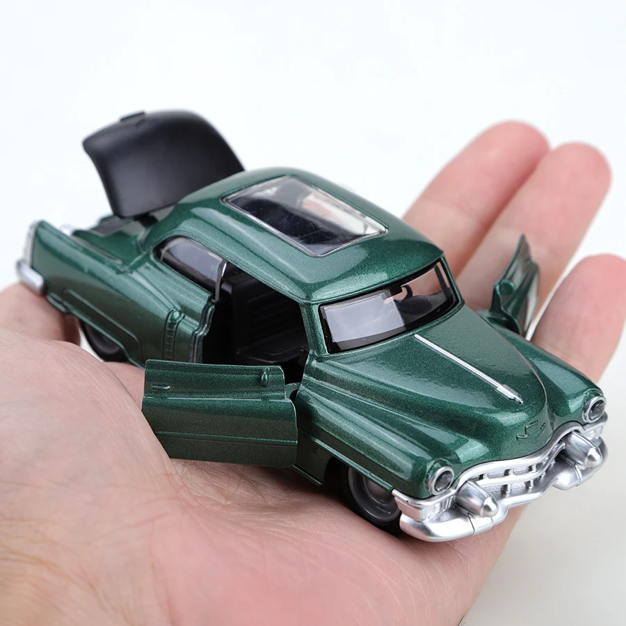 (Bagged) 1/36 Scale Series 62 Three-Door Pullback Car Model, Die-Cast Metal, Retro Style Boy Toy, Three Doors Can Be Opened. view 6