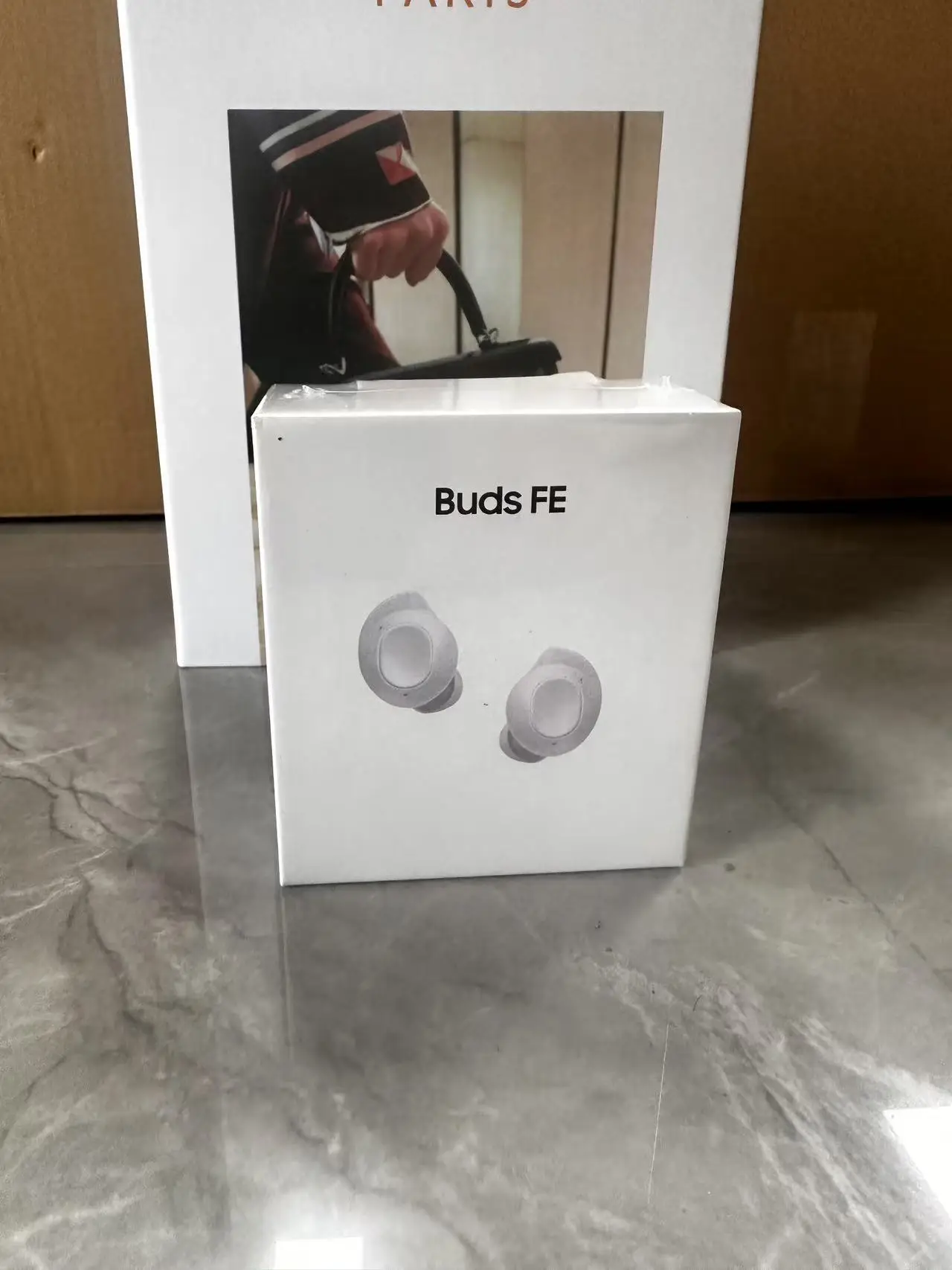 2025 Nuevos auriculares Bluetooth R400 TWS True Wireless Buds FE auriculares Bluetooth interruptor Hall carga inalámbrica