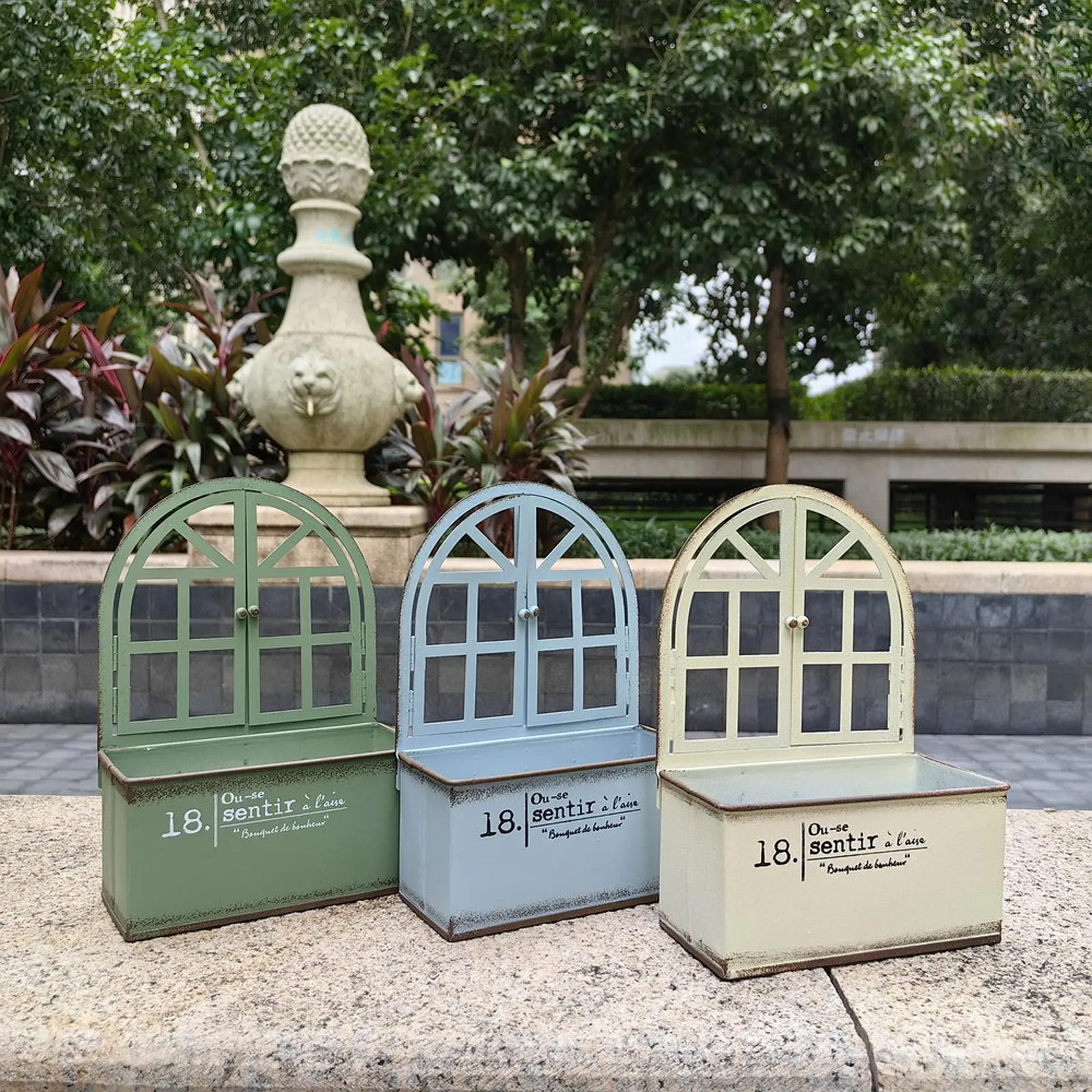 

Chic Metal Wall Planter Wall Vase Bucket for Farmhouse Office Indoor Outdoor