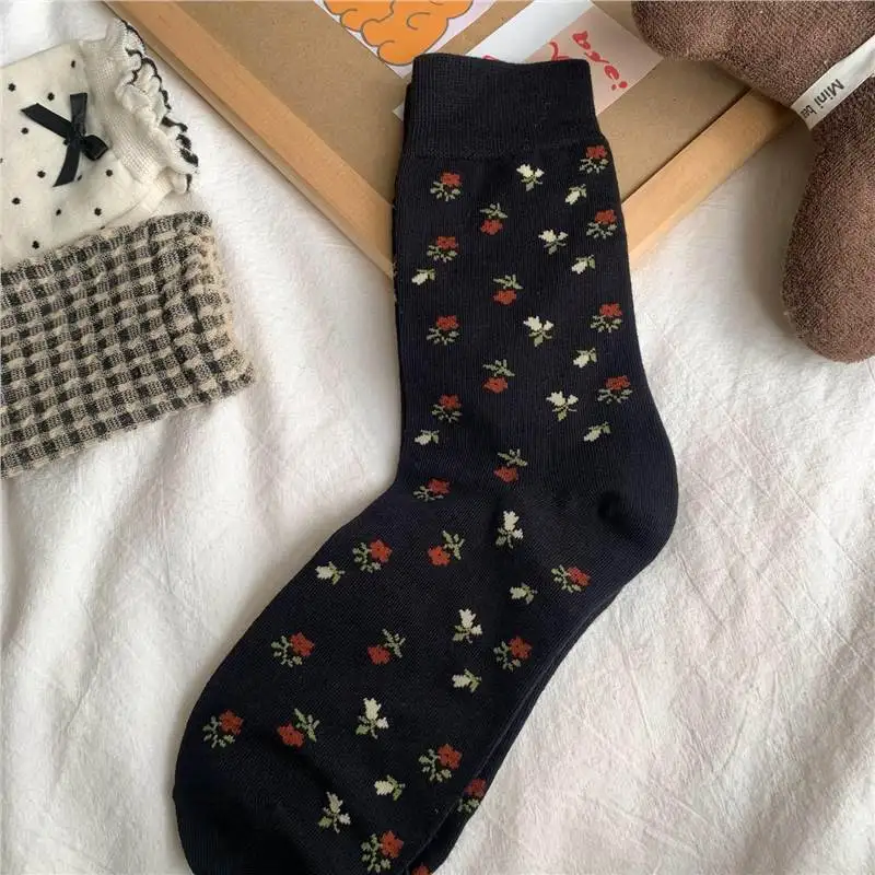 1/3 Pairs النساء البولكا نقطة القوس جوارب عصرية وحلوة أنماط الأزهار لينة مريحة كل موسم الجوارب غير رسمية